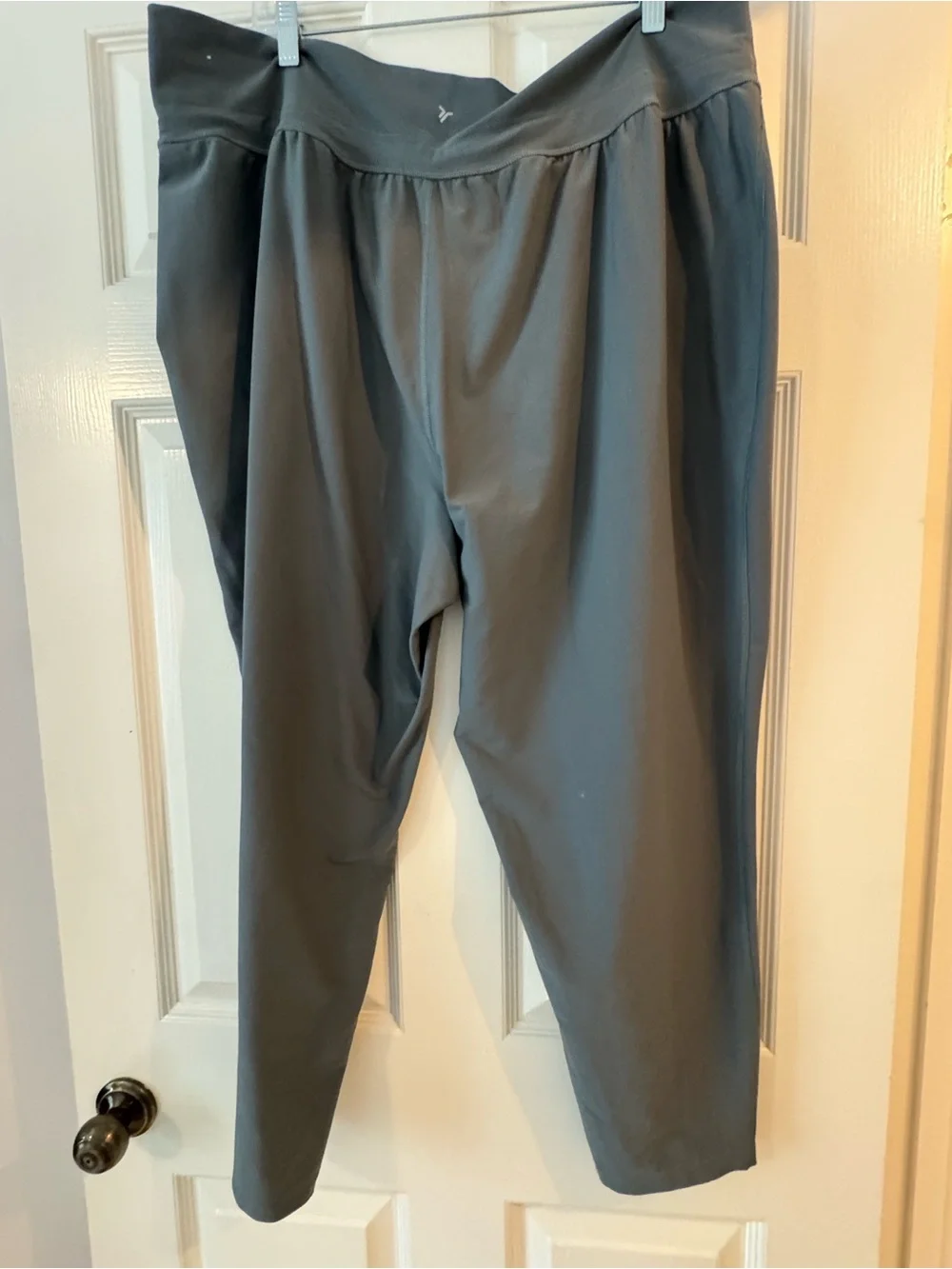 Old Navy Women’s Sage Green Drawstring Joggers - Picture 4 of 5